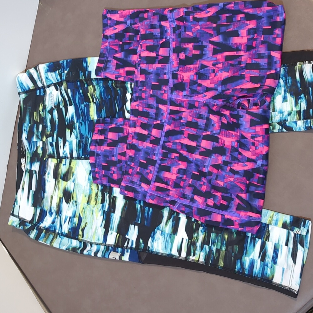 Set of 2 Cropped Capri Women Pants Leggings Avia Size M Xersion Medium